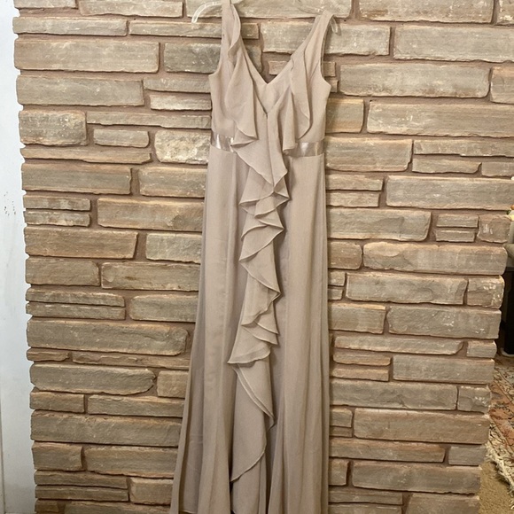 Sleeveless Chiffon Dress with Ruffled Back Detail | David's Bridal Size 4 - Picture 8 of 13